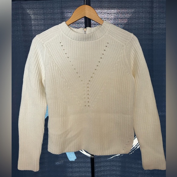 NWOT Zippered Guess Sweater Size S - Picture 1 of 5